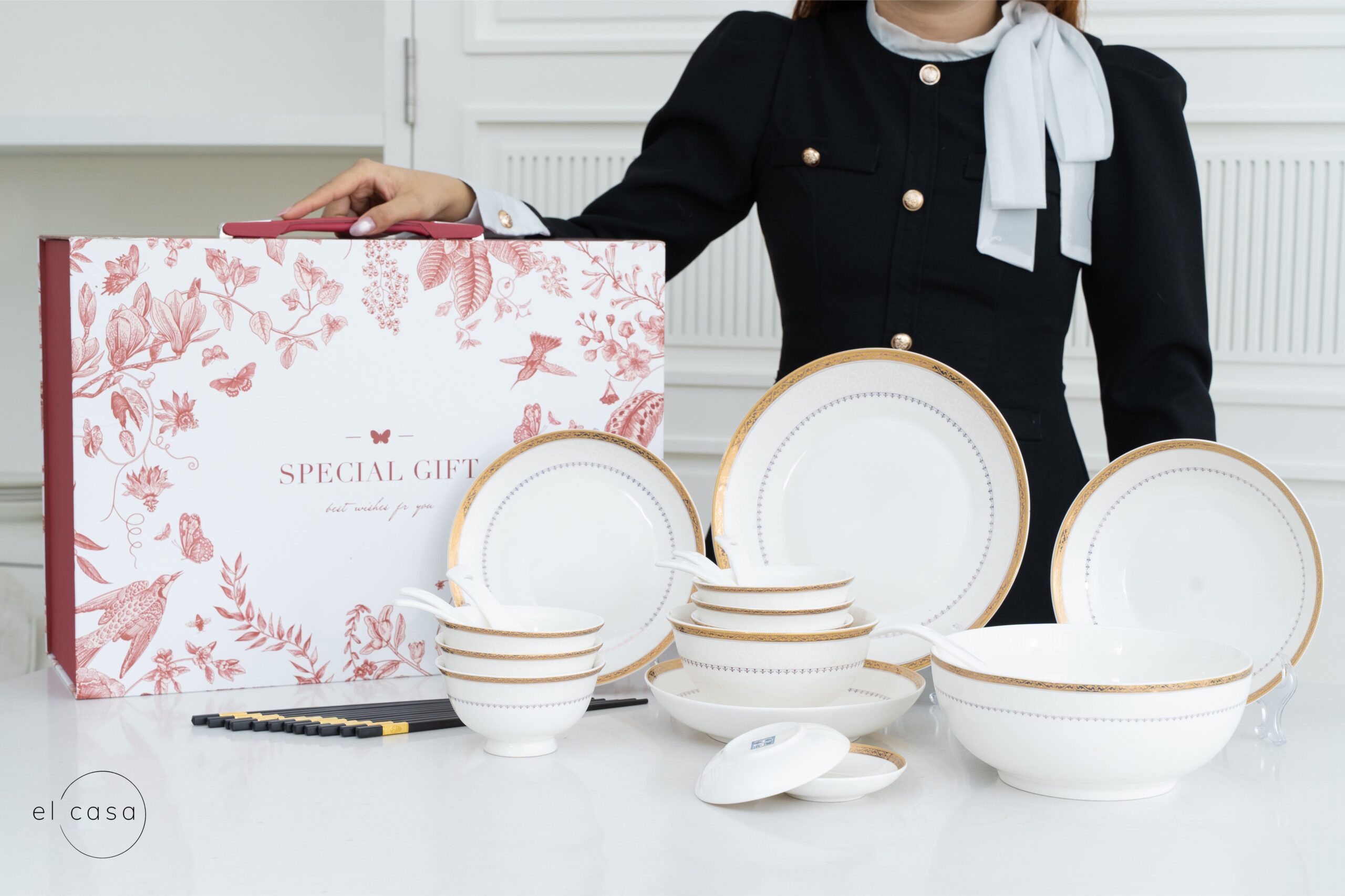 Set bát sứ xương Hoki viền vàng ấn tượng ngay từ cái nhìn đầu tiên